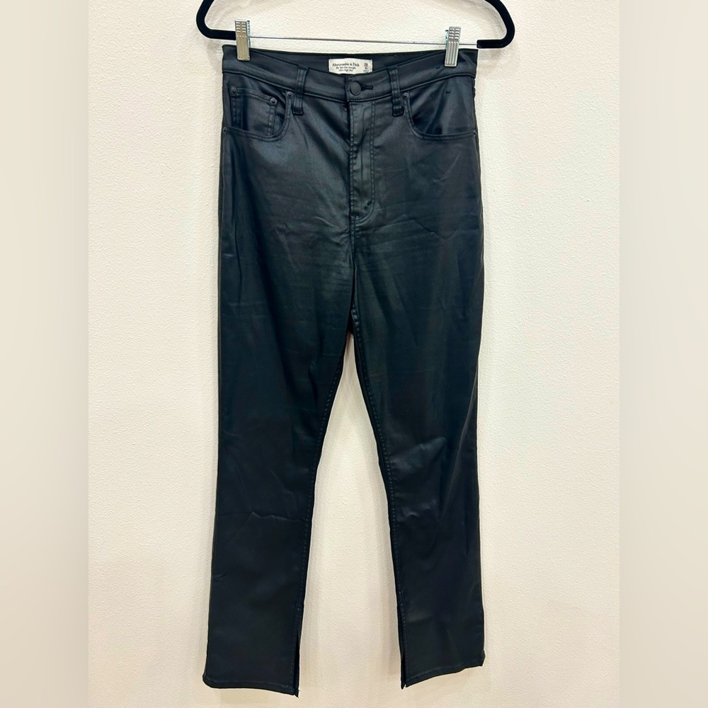 Abercrombie & Fitch 90’s high rise straight leg black coated jeans sz 6 festival